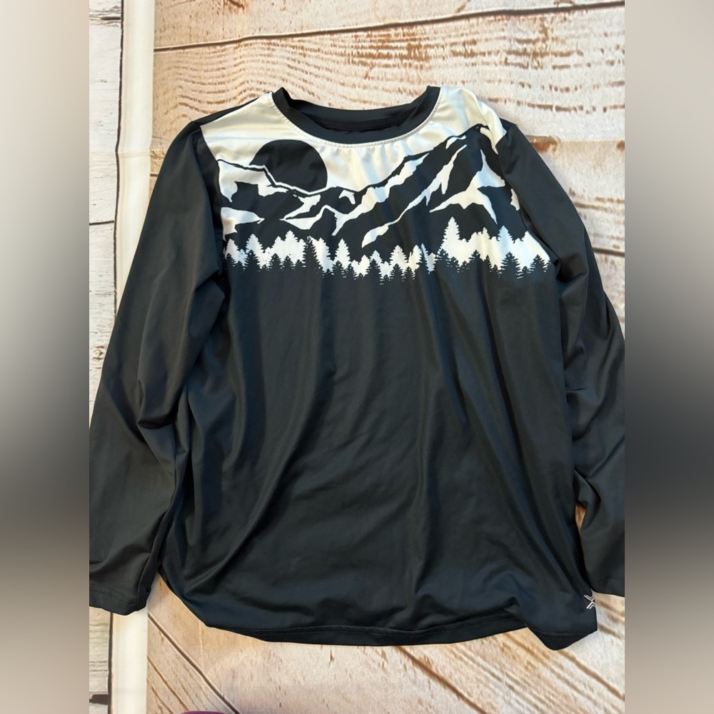 Xersion Black Long-Sleeve Mountain & Tree Graphic Tee